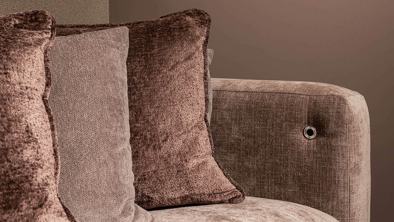 UrbanSofa Pebble Loungebank in Palazzo Blossom USB C armleuning detail 2