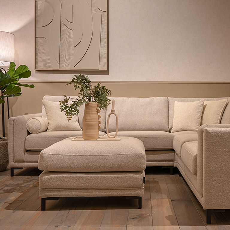 UrbanSofa Quinn Hoekbank en Hocker in Turijn Sand 4