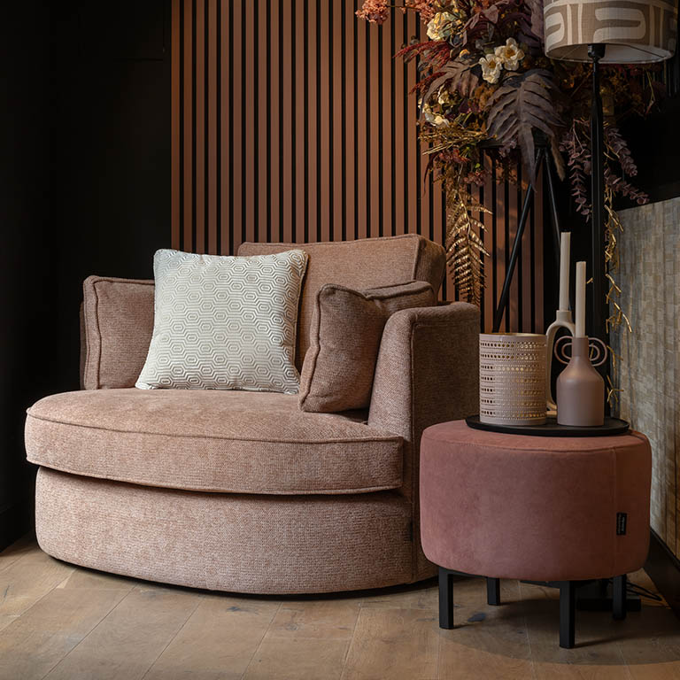 UrbanSofa Rosa Fauteuil Suave Cinnamon Paris Hocker 2