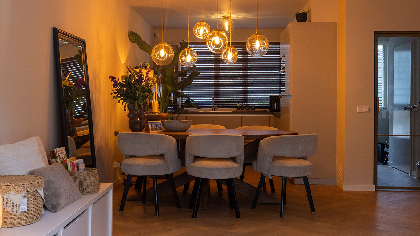 GHV AFL 12 UrbanSofa Lois eetkamerstoelen Monti Sand 2