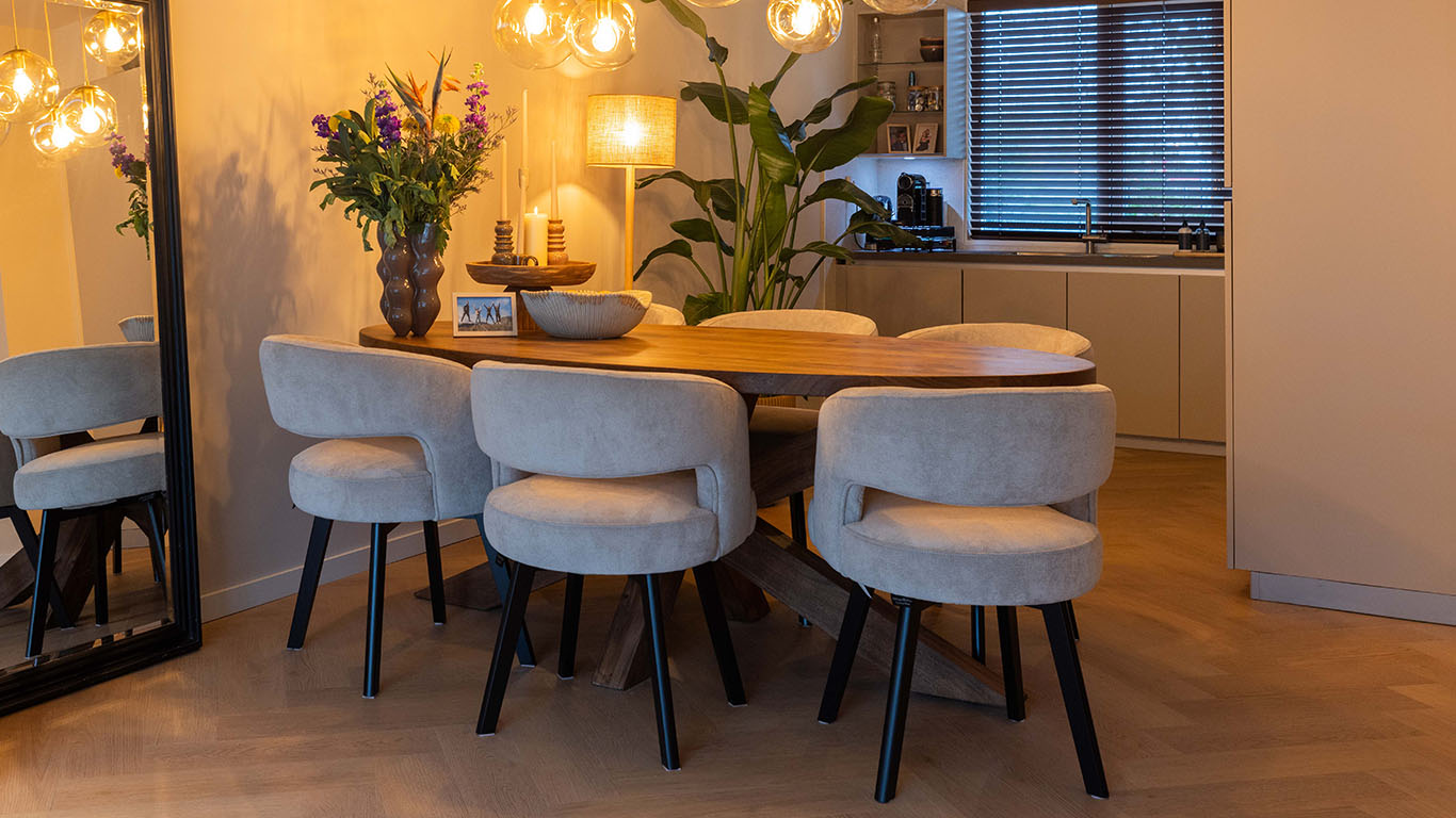 GHV AFL 12 UrbanSofa Lois eetkamerstoelen Monti Sand