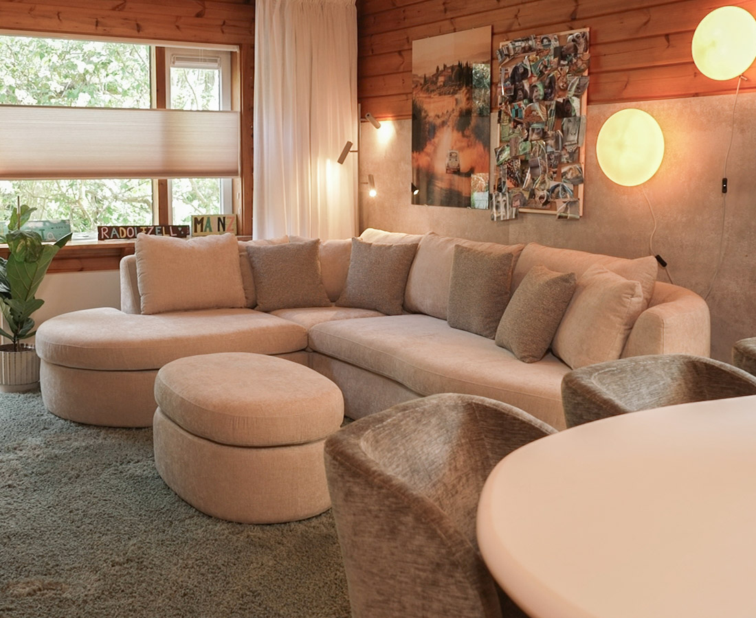 GTV AFL 37 UrbanSofa Ella Hoekbank en Ovale Hocker in Charmonix Sand Home Slider