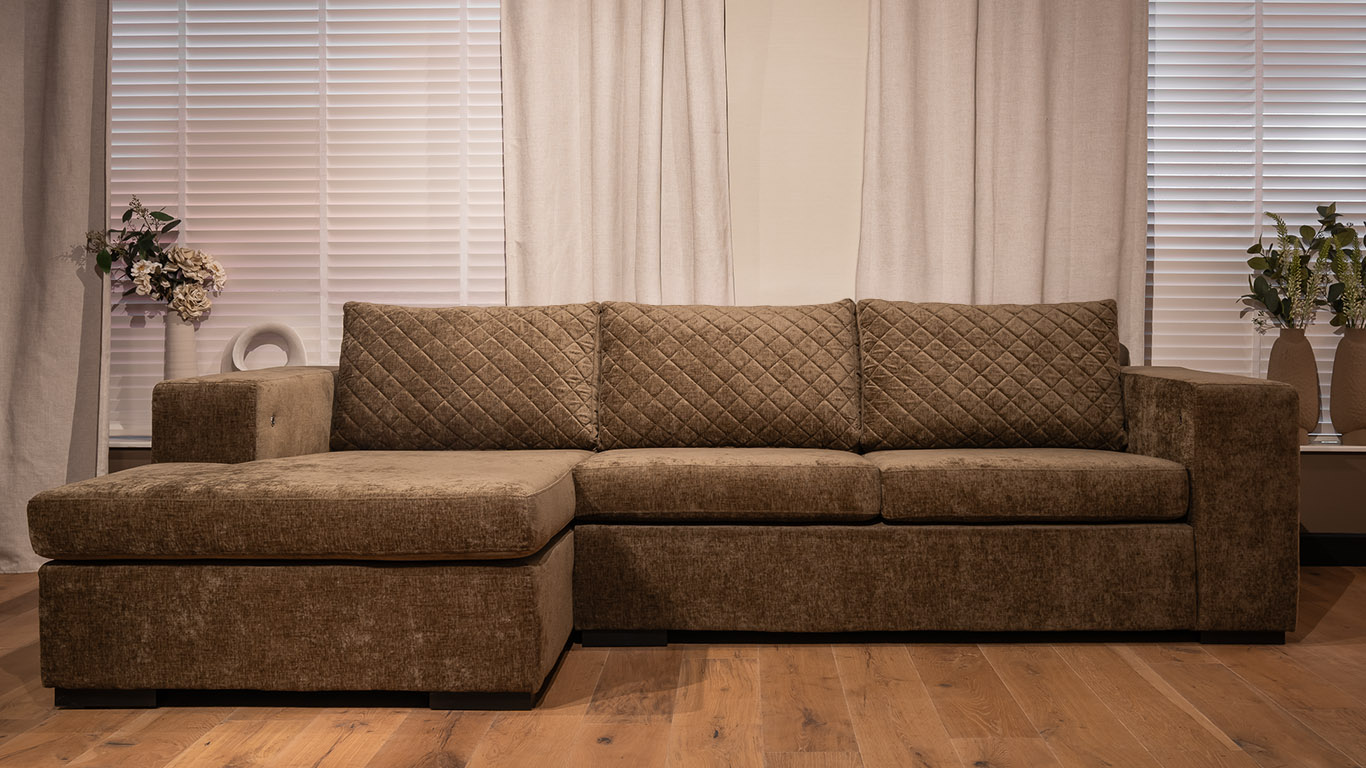 UrbanSofa Bodhi Loungebank met Brooklyn Rugkussen in Charmonix Espresso 1