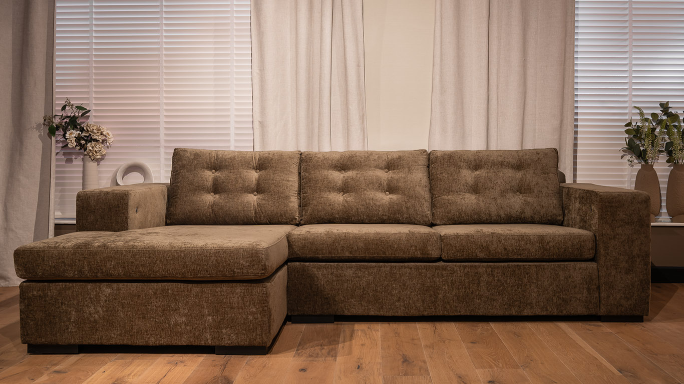 UrbanSofa Bodhi Loungebank met Presto Rugkussen in Charmonix Espresso 1