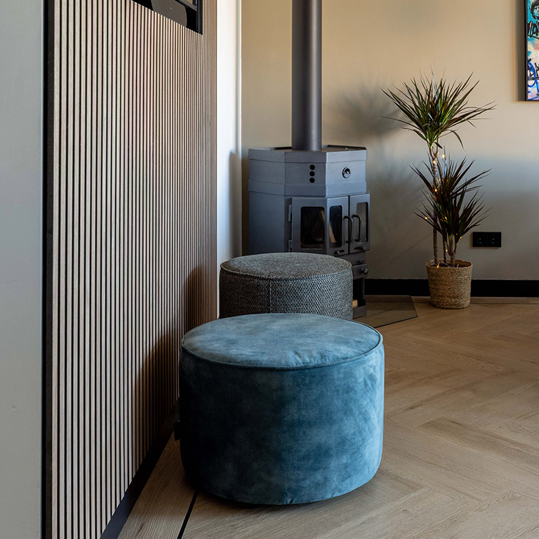 GTV AFL 14 UrbanSofa Otis Poefen in Deauville Deep Teal en Vienna Aqua 2