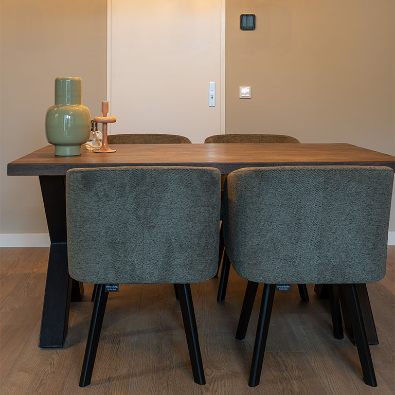 GHV AFL 13 UrbanSofa Vigo Loungebank en Hocker in Suave Liver 7