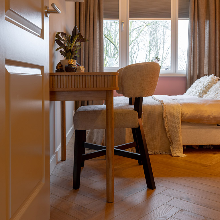 GHV AFL 14 UrbanSofa Matteo eetkamerstoel Charmonix Sand vierkant