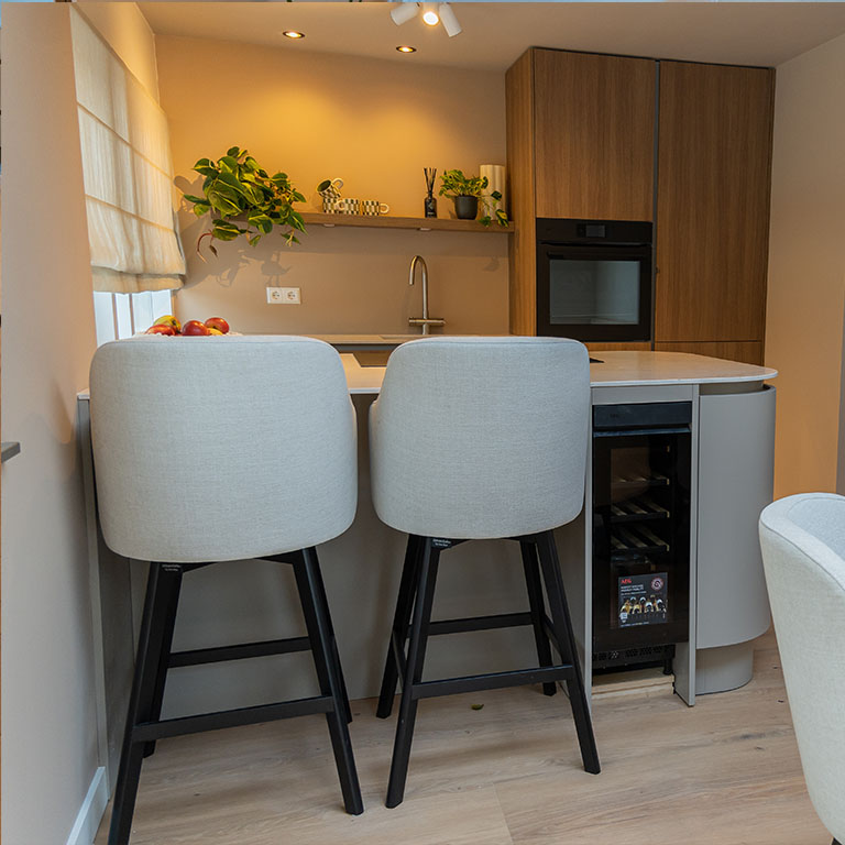 GHV AFL 17 UrbanSofa Evan barstoel 1