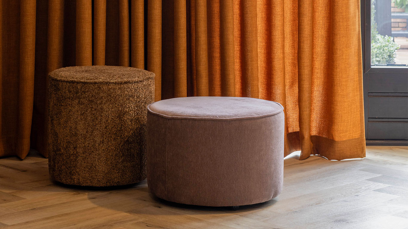 GTV AFL 18 UrbanSofa Otis Poefen High en Low in Marino Earth en Bari Plum 1