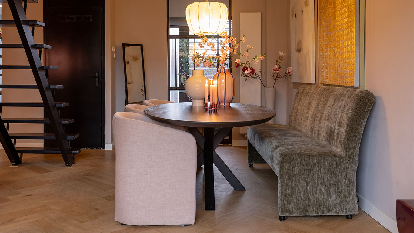 GTV AFL 19 UrbanSofa Zafira eetkamerstoelen Windsor Blossom en Bordeaux eetkamerbank Whistler Forest 1