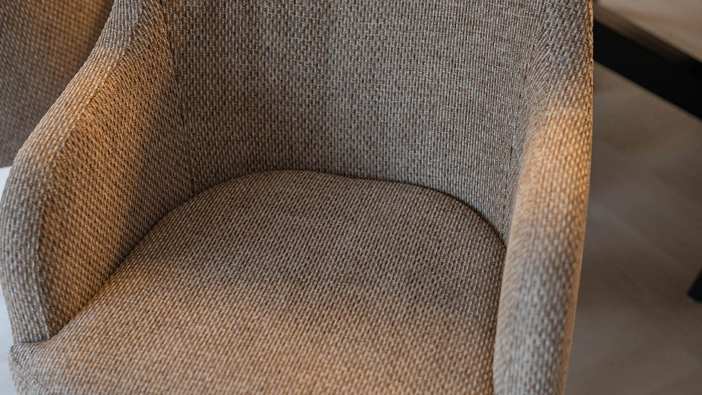 GTV AFL 24 UrbanSofa Evan eetkamerstoelen in Deauville Mocca detail 1