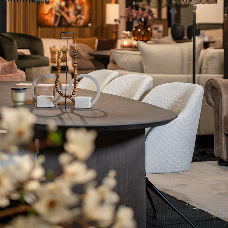 UrbanSofa Brandstore Levora Woonwinkel Eindhoven Evan eetkamerstoel showroom