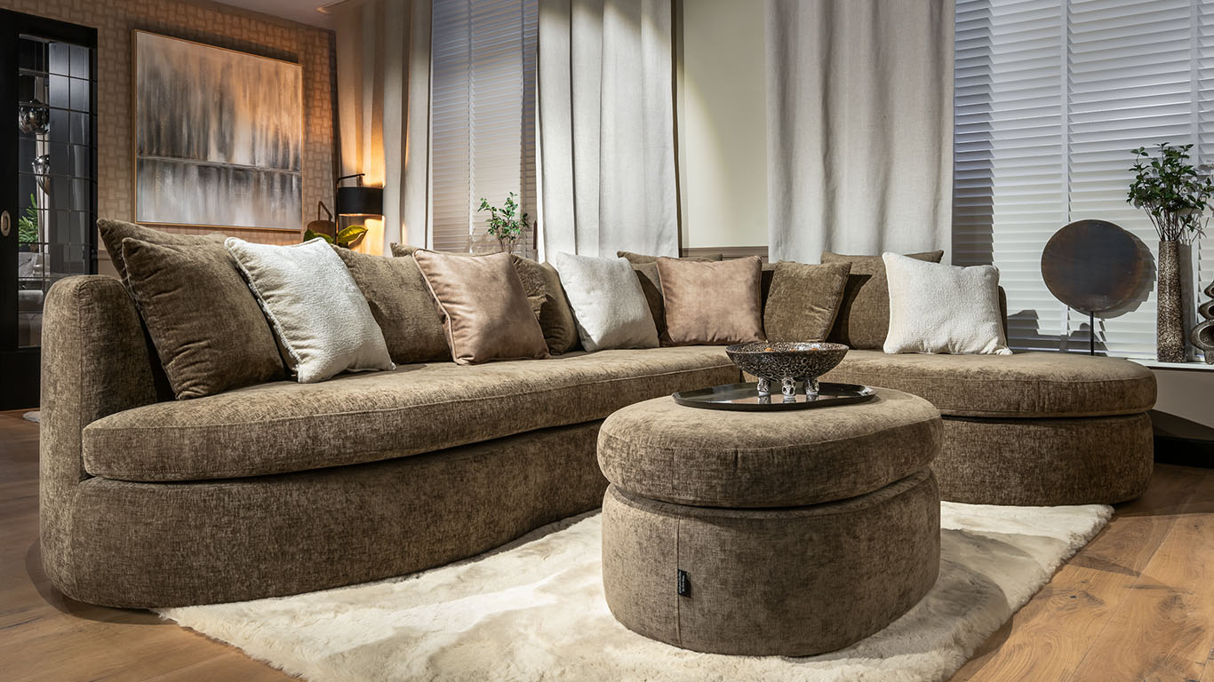 UrbanSofa Ella Hoekbank met Hocker in Charmonix Espresso 2 UrbanSofa Ella Hoekbank met Hocker in Charmonix Espresso 2