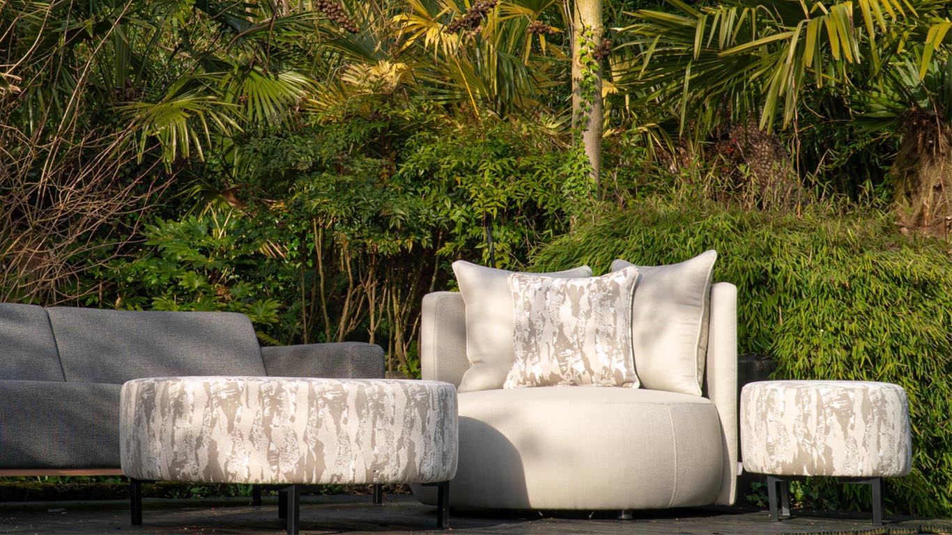 GTV AFL 30 UrbanSofa Outdoor Ibiza Fauteuil Savana Grey en Hocker rond Yama Fuij 5