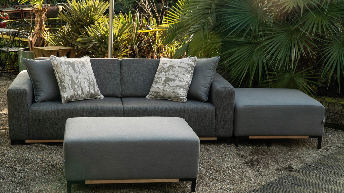 GTV AFL 30 UrbanSofa Outdoor Marbella Sofa in Savana Tornado en Hockers in Natte Charcoal 1