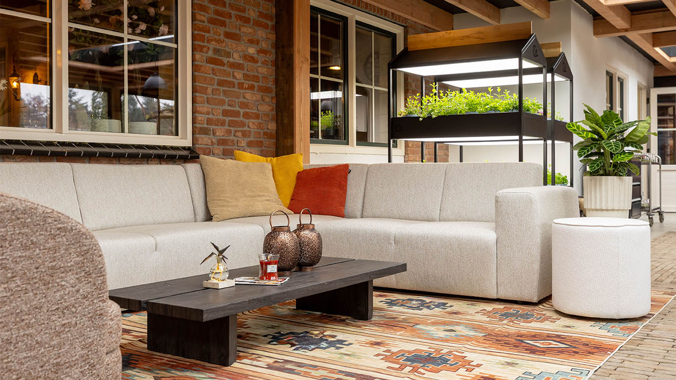 GTV AFL 31 UrbanSofa Outdoor Provence Hoekbank in Tundra Gypsum en Bellagio Poef High in Jasmine Pattern 1