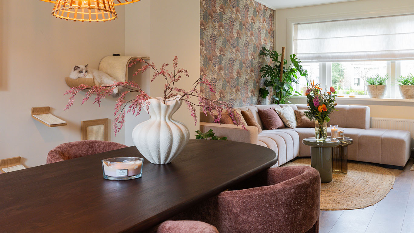 GTV AFL 32 UrbanSofa Pascalle Hoekbank in Windsor Blossom en Zafira eetkamerfauteuils in Tosca Blossom 1