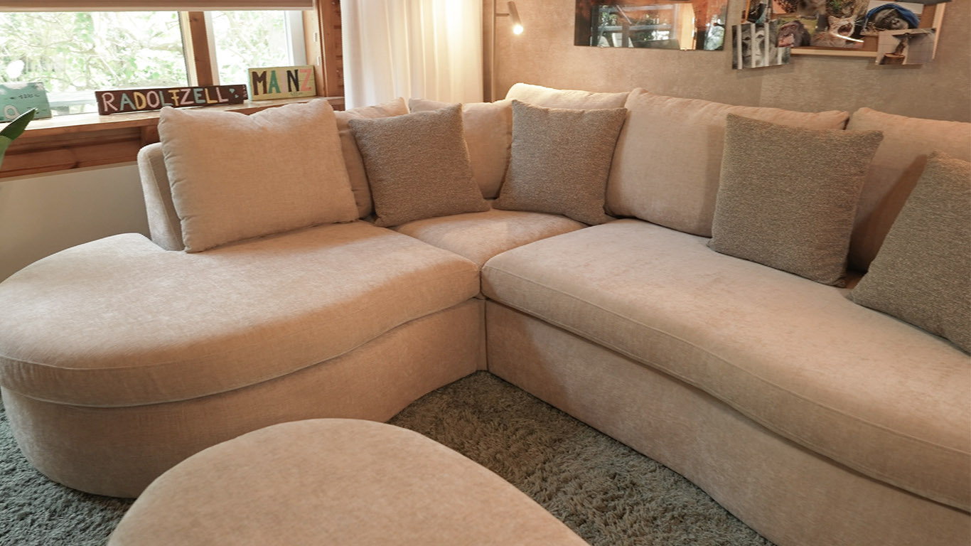GTV AFL 37 UrbanSofa Ella Hoekbank en Ovale Hocker in Charmonix Sand 3