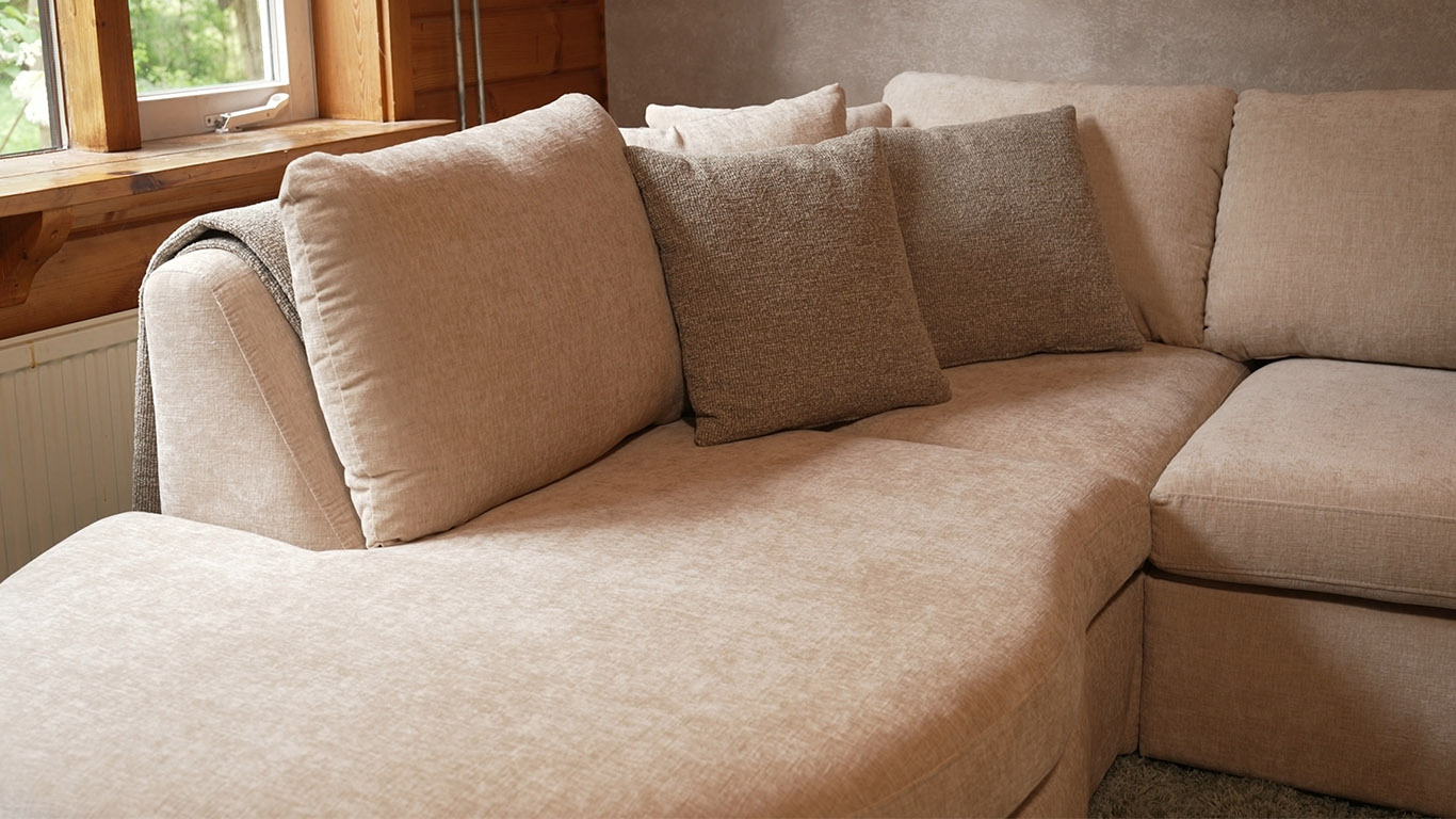 GTV AFL 37 UrbanSofa Ella Hoekbank en Ovale Hocker in Charmonix Sand detail 1