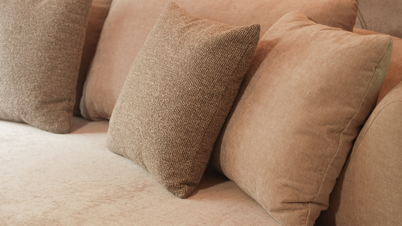 GTV AFL 37 UrbanSofa Ella Hoekbank en Ovale Hocker in Charmonix Sand detail 2