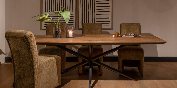 Bruuts eettafel Eclipse Verjongde Rand Spintpoot Metaal Rond UrbanSofa Bordeaux eetkamerstoel Kensington Gold website