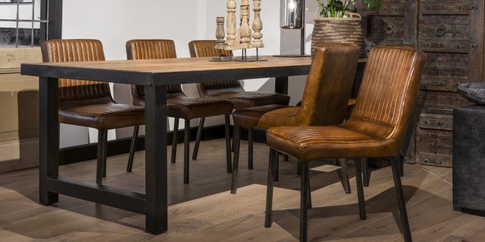 UrbanSofa-Bryan-Eetkamerstoel-Bruin-Leder-Lodge-Eettafel-Zwart-Liggend UrbanSofa-Bryan-Eetkamerstoel-Bruin-Leder-Lodge-Eettafel-Zwart-Liggend
