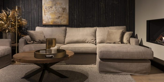 UrbanSofa Cambridge Casia Loungebank Dursy Light Grey Robin Salontafel Rond Spinpoot Zwart Liggend 2 scaled e1638263883762