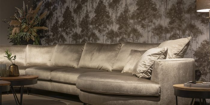 UrbanSofa-Lausanne-Casia-Hoekbank-Bergamo-Fur-Silver-Owen-Salontafel-Vierkant