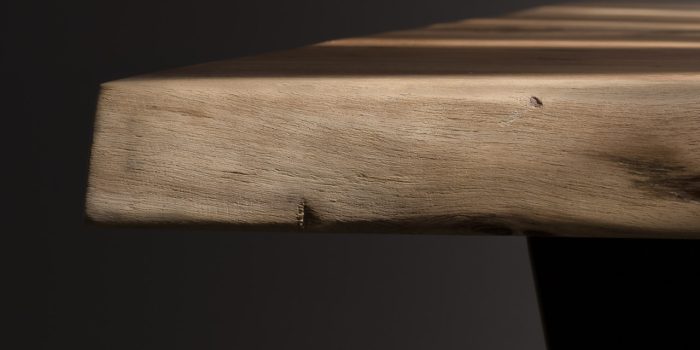 UrbanSofa Live Edge Boomstamtafel Detail Blad Vierkant UrbanSofa Live Edge Boomstamtafel Detail Blad Vierkant