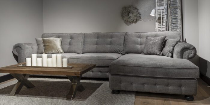 UrbanSofa San Remo Presto Loungebank Belize Taupe Burlington Salontafel X Poot Large Chroom Liggend 1 scaled e1638260190376