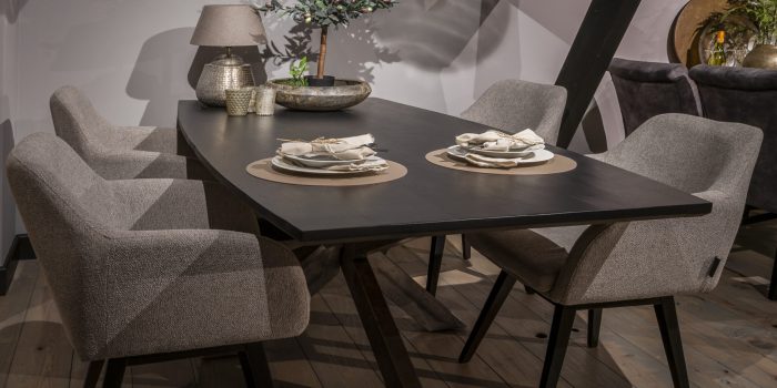 UrbanSofa-Vitoria-Eettafel-Prato-Eetkamerstoel-Danbury-Thyme-2-Liggend UrbanSofa-Vitoria-Eettafel-Prato-Eetkamerstoel-Danbury-Thyme-2-Liggend